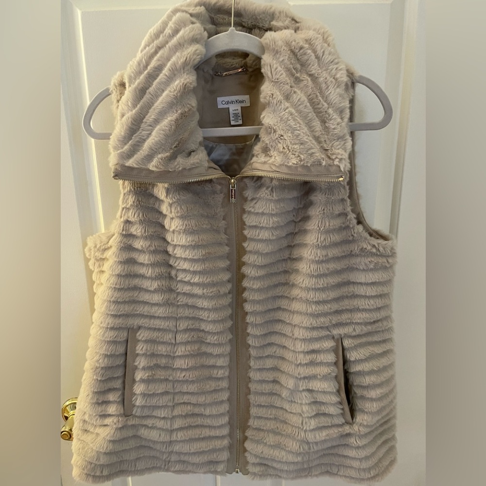 Calvin Klein women’s fur vest size L zip front, pockets